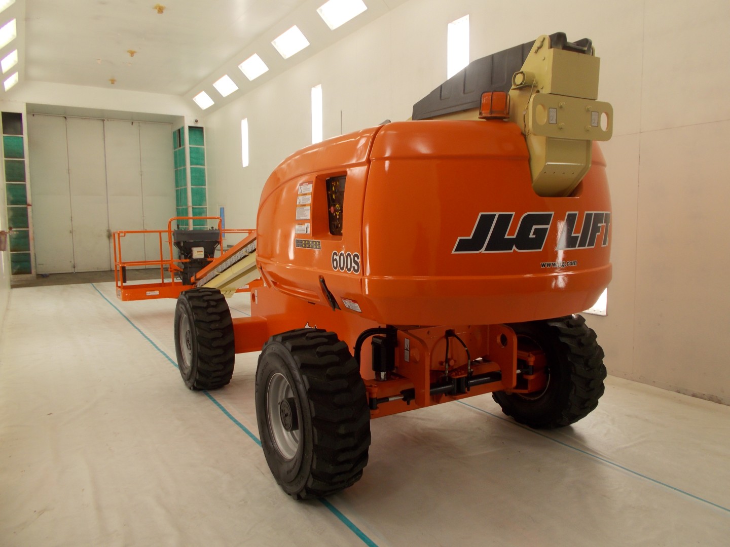 orange 600s jlg lift