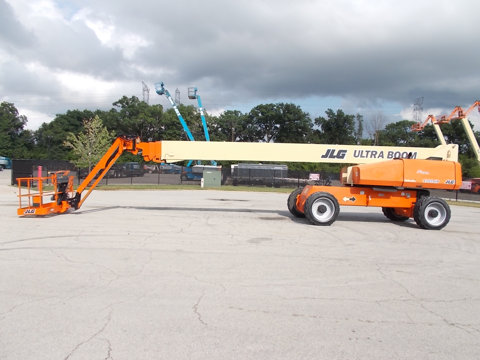 home-inventory-lifts-used-boom-lifts-for-sale-2011-jlg-1350sjp