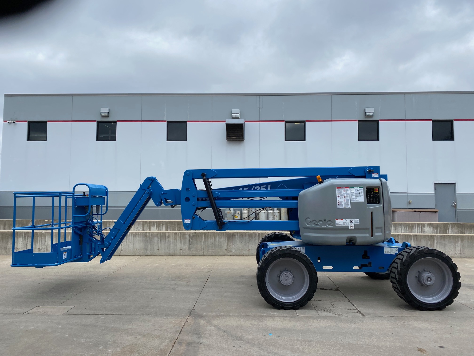 Genie Z 45 25J / Used Genie Z-45/25J RT Articulated Boom for Sale