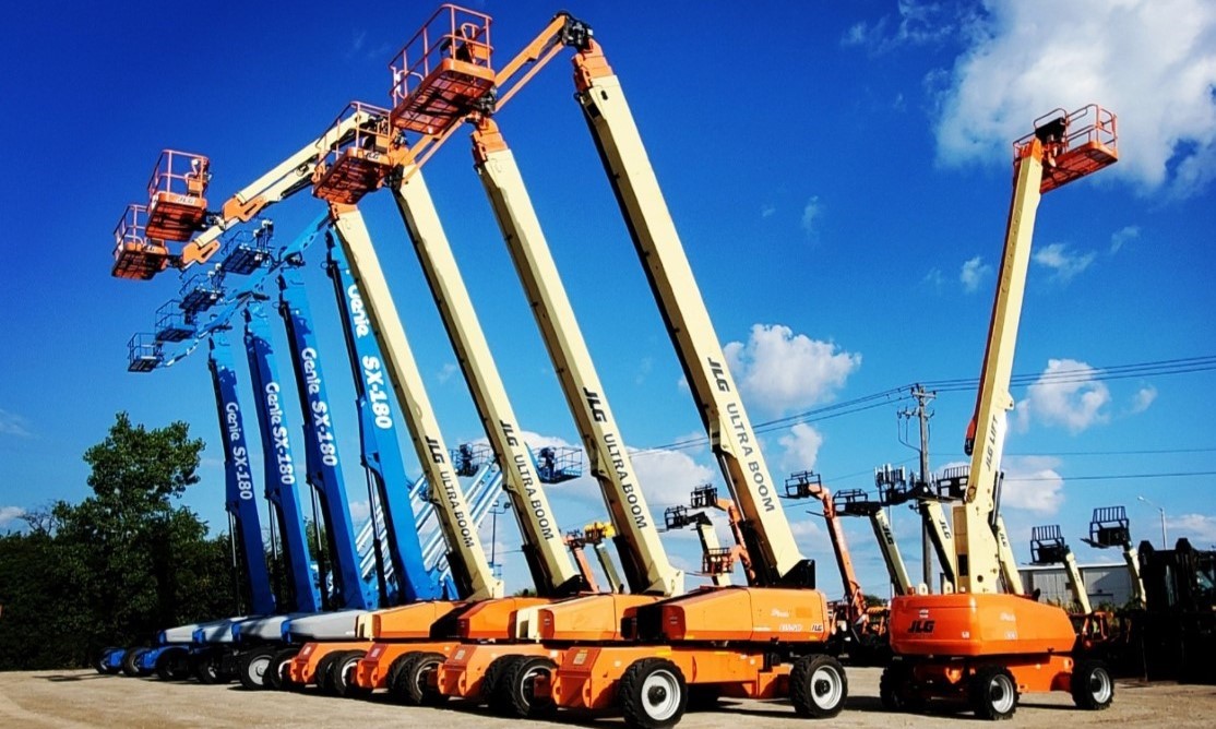 Boom Lifts on Lot - Chicago Industrial, Inc.